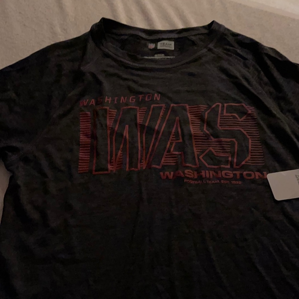 Men’s small dry fit Washington Football T-shirt